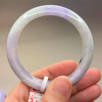 色濃飄綠春彩緬甸翡翠手鐲