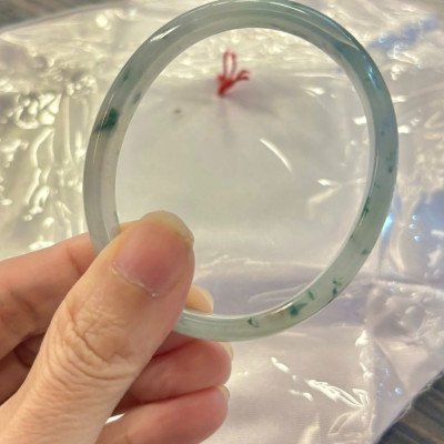 牛奶底冰綠飄花貴妃緬甸翡翠手鐲