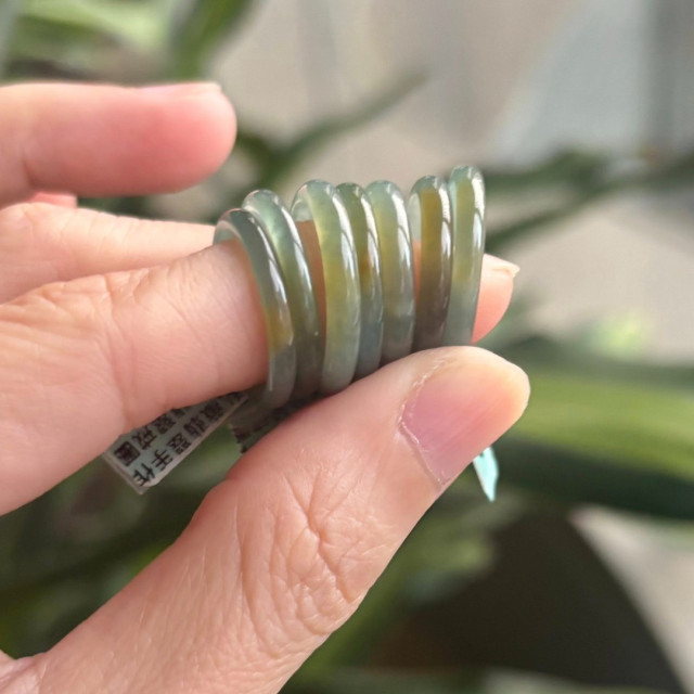 威料冰黃翡翠戒圈