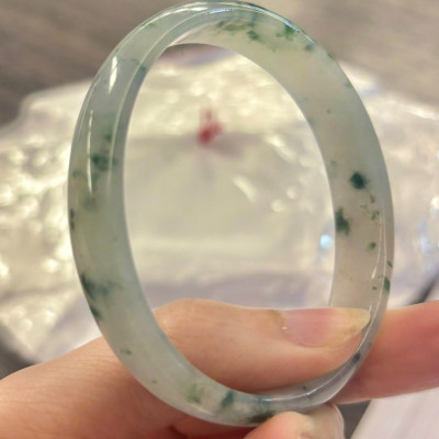 牛奶底冰綠飄花貴妃緬甸翡翠手鐲